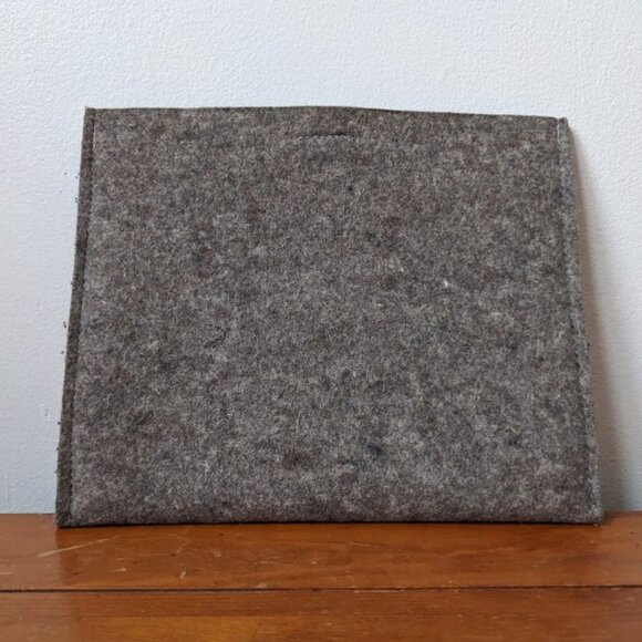 Felt iPad Bag - Picture 2 of 4